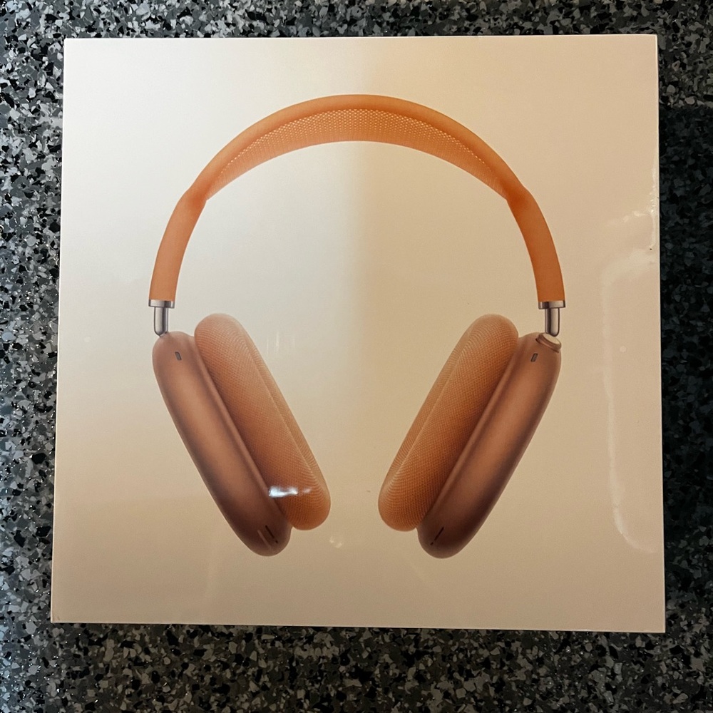EXCELLENT CONDITION) Apple AirPods Max Over-Ear Headphones - Orange (